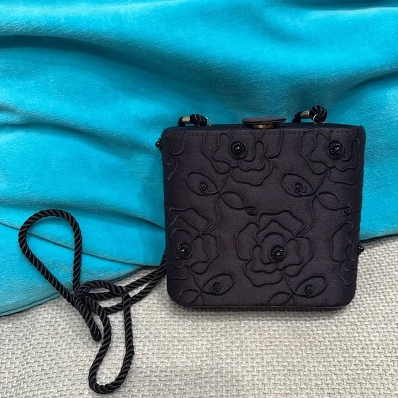 HOLT RENFREW Evening Bag - Picture 8 of 11